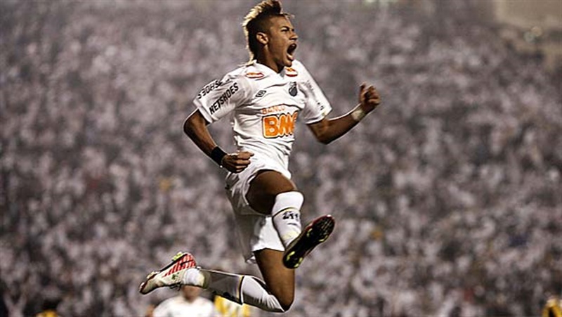 Neymar é recordista no Cartola FC. No ano de 2011 enquanto ainda atuava pelo Santos, Neymar marcou 4 gols contra o Atlético-PR totalizando 37,2 Pontos no Cartola FC. Confira outros recordistas
